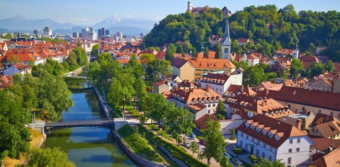 LJUBLJANA: Udario u policijski automobil i ubio policajca LJUBLJANA: Udario u policijski automobil i ubio policajca