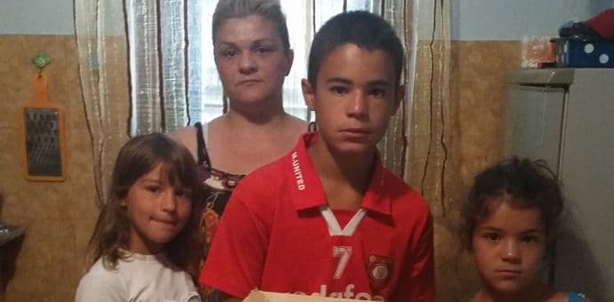 Pomozite samohranoj majci Slađani i njenoj djeci Pomozite samohranoj majci Slađani i njenoj djeci