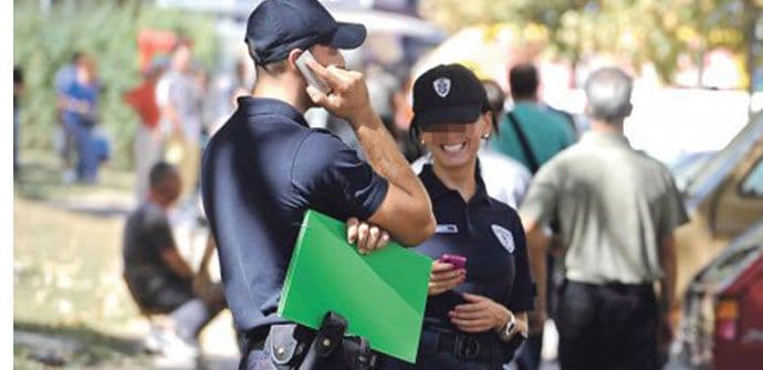 Lijepa komunalna policajka Jelena pretukla kriminalca Lijepa komunalna policajka Jelena pretukla kriminalca