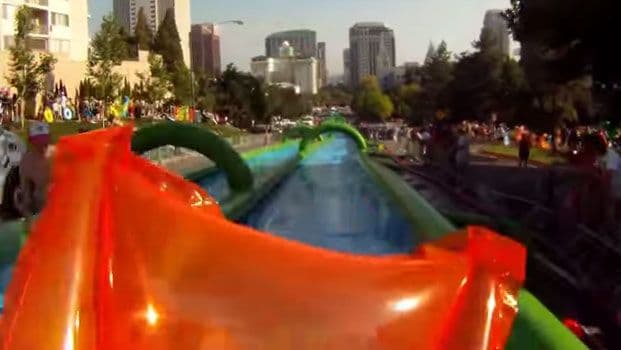 Hong Kong: Tobogan dug 305 metara je stvoren za uživanje (Video) Hong Kong: Tobogan dug 305 metara je stvoren za uživanje (Video)