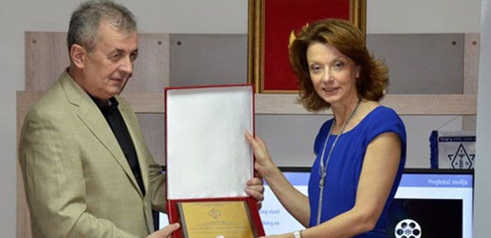 Ministarki odbrane uručena plaketa za uspješnu saradnju sa Savezom radio-amatera  Ministarki odbrane uručena plaketa za uspješnu saradnju sa Savezom radio-amatera