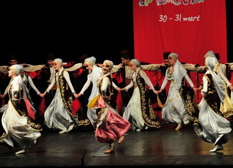 FESTIVAL FOLKLORA: "Skoči kolo da skočimo" od 13. jula FESTIVAL FOLKLORA: "Skoči kolo da skočimo" od 13. jula