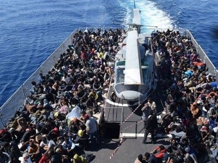 Italija: Spašeno više od 800 migranata Italija: Spašeno više od 800 migranata