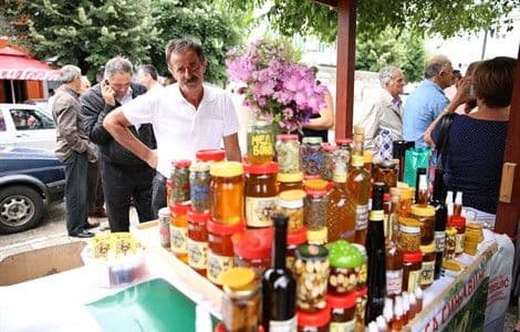 Cetinje: Manifestacija "Miris lipa i meda" u nedjelju Cetinje: Manifestacija "Miris lipa i meda" u nedjelju