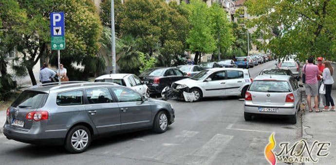 Oštećeno pet vozila u centru Podgorice  Oštećeno pet vozila u centru Podgorice