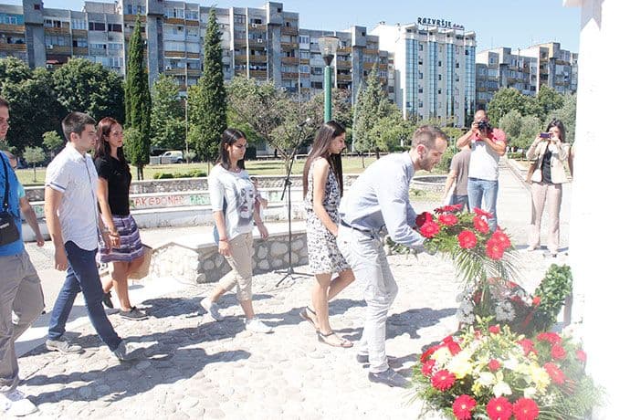 Delegacija FOMSDP položila vijenac žrtvama zločina u Srebrenici Delegacija FOMSDP položila vijenac žrtvama zločina u Srebrenici