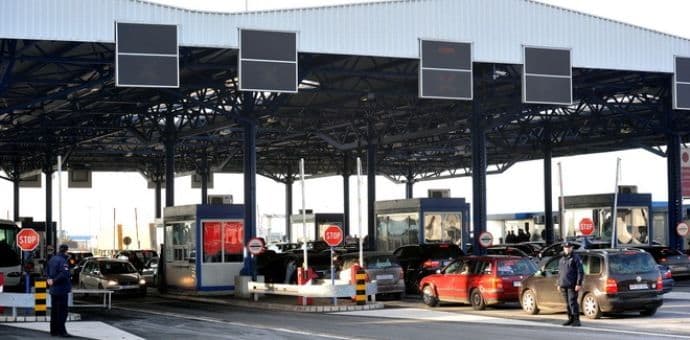 SRBIJA: Turčin pokušao da prošvercuje pola miliona eura SRBIJA: Turčin pokušao da prošvercuje pola miliona eura