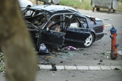 AUTOMOBIL BOMBA:  Ubijen Dragan Jelinović vlasnik Kabare Rouza AUTOMOBIL BOMBA:  Ubijen Dragan Jelinović vlasnik Kabare Rouza