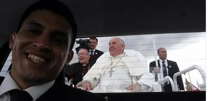 Papin vozač oborio sve rekorde kada je napravio ovaj selfi Papin vozač oborio sve rekorde kada je napravio ovaj selfi