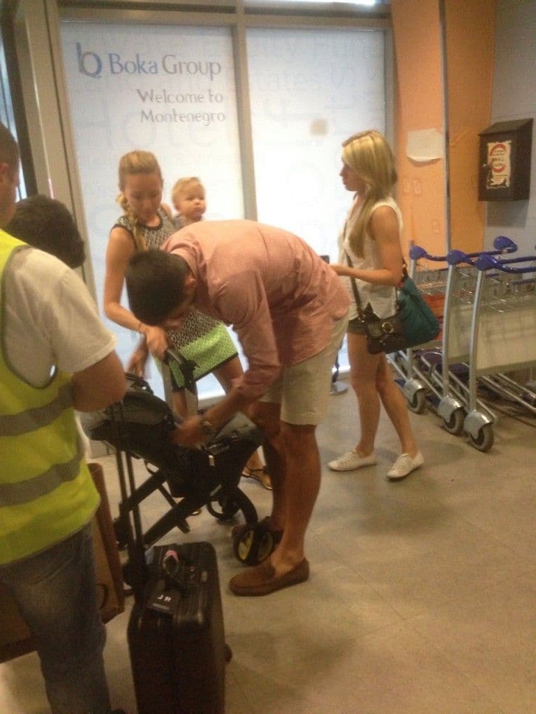 Đoković sa porodicom stigao u Crnu Goru Đoković sa porodicom stigao u Crnu Goru