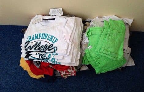 Carinici oduzeli oko 160 komada neprijavljene tekstilne robe Carinici oduzeli oko 160 komada neprijavljene tekstilne robe