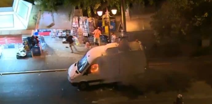 GRČKA: Nasilne demonstracije u Atini dok parlament zasijeda GRČKA: Nasilne demonstracije u Atini dok parlament zasijeda