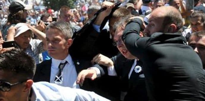 Za napad na Vučića osumnjičeno 20 osoba Za napad na Vučića osumnjičeno 20 osoba