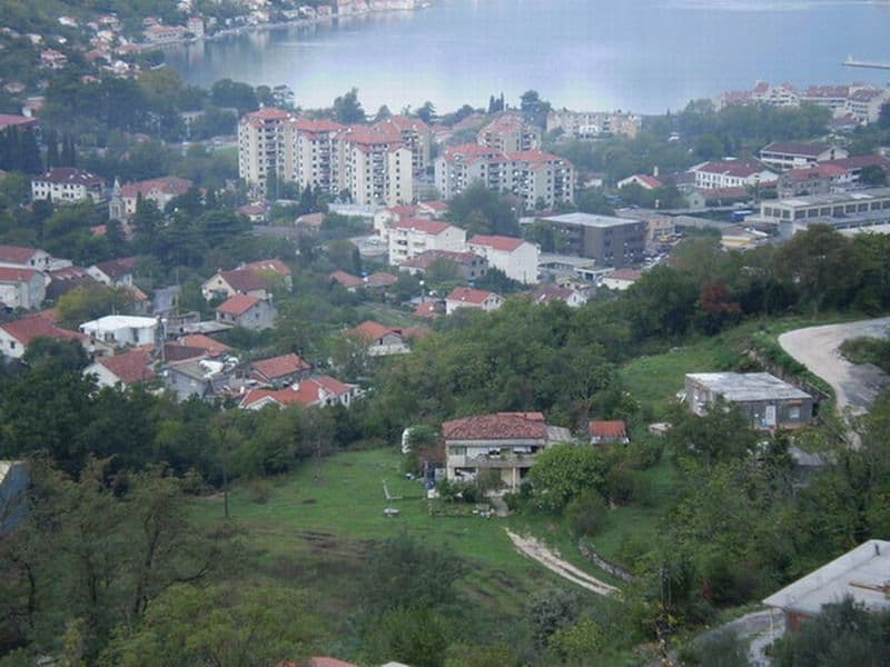 Pucnjava u Kotoru: Petroviću se bore za život, napadač u bjekstvu Pucnjava u Kotoru: Petroviću se bore za život, napadač u bjekstvu