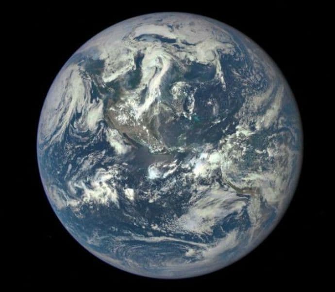 Prva fotografija Zemlje sa udaljenosti od 1,6 miliona kilometara Prva fotografija Zemlje sa udaljenosti od 1,6 miliona kilometara