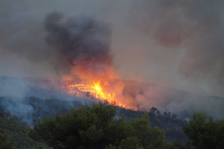 Pelješac i Korčula i dalje u plamenu Pelješac i Korčula i dalje u plamenu