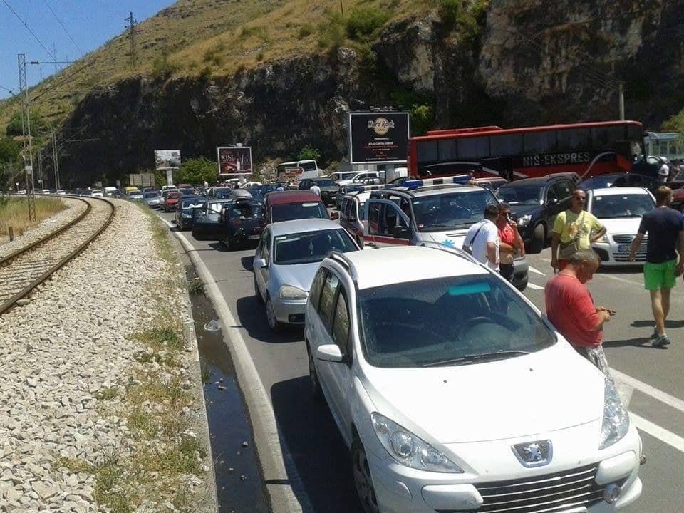 Izvučen dromader, uspostavljen saobraćaj prema Baru Izvučen dromader, uspostavljen saobraćaj prema Baru