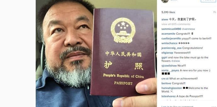 Kineskom umjetniku-disidentu Aj Vejveju vraćen pasoš Kineskom umjetniku-disidentu Aj Vejveju vraćen pasoš