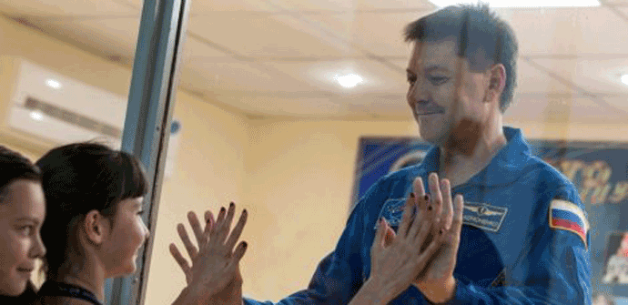 Emotivni oproštaj astronauta od porodice Emotivni oproštaj astronauta od porodice