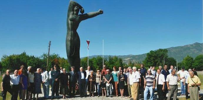 Julske vatre plamte vječno Julske vatre plamte vječno