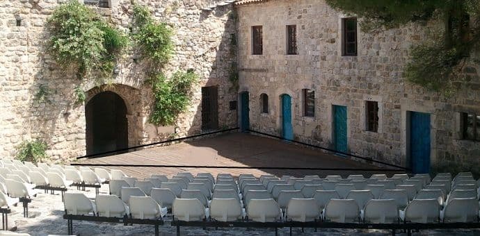 BARSKI LJETOPIS: Nikšićko pozorište izvodi "Bilo jednom u maju" BARSKI LJETOPIS: Nikšićko pozorište izvodi "Bilo jednom u maju"