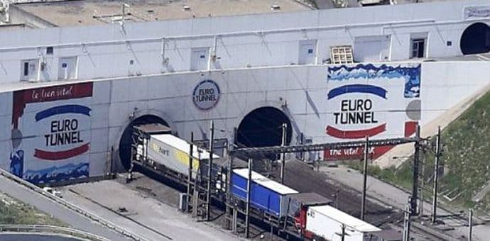 Oko 2.000 migranata pokušalo da uđe u Eurotunel Oko 2.000 migranata pokušalo da uđe u Eurotunel