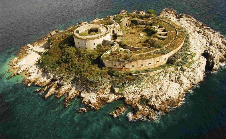 Prošao aneks ugovora za Sveti Stefan, ne i za Kraljičinu plažu i Mamulu Prošao aneks ugovora za Sveti Stefan, ne i za Kraljičinu plažu i Mamulu