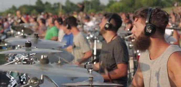 Ovako su Italijani "natjerali" Foo Fighters-e da dođu u njihov grad (VIDEO) Ovako su Italijani "natjerali" Foo Fighters-e da dođu u njihov grad (VIDEO)