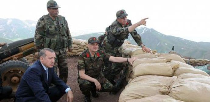 Opasne igre: Erdogan ratuje na dva fronta Opasne igre: Erdogan ratuje na dva fronta