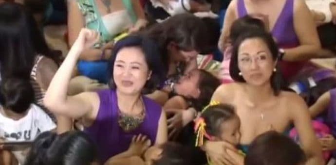 Hiljade majki dojilo bebe na ulici Hiljade majki dojilo bebe na ulici