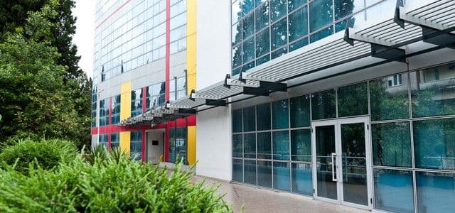 Naša posla: Prokišnjava krov nove zgrade Zavoda za hidrometeorologiju Naša posla: Prokišnjava krov nove zgrade Zavoda za hidrometeorologiju