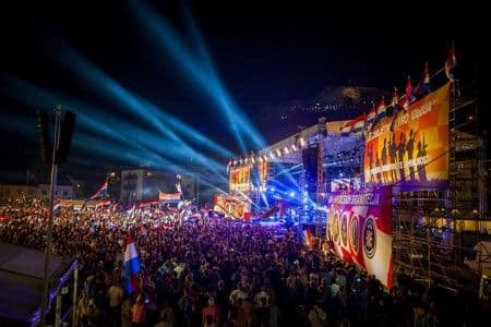 KNIN: Na Tompsonom koncertu uzvici "ubij Srbina" KNIN: Na Tompsonom koncertu uzvici "ubij Srbina"