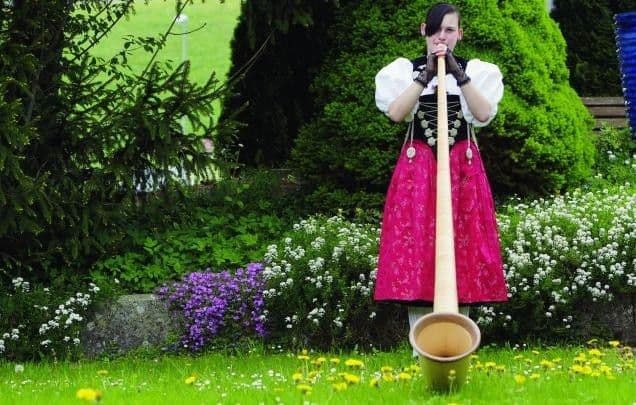 Čuće se alpski rog u Tivtu Čuće se alpski rog u Tivtu