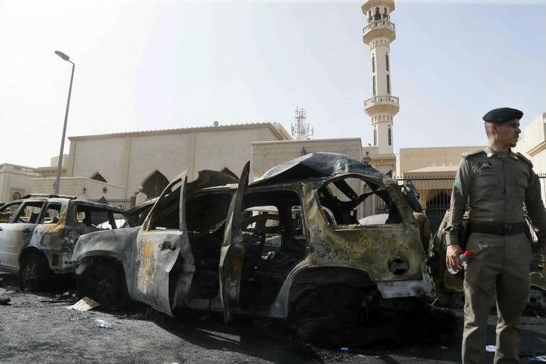 Saudijska Arabija: U napadu na džamiju poginulo 17 specijalaca Saudijska Arabija: U napadu na džamiju poginulo 17 specijalaca