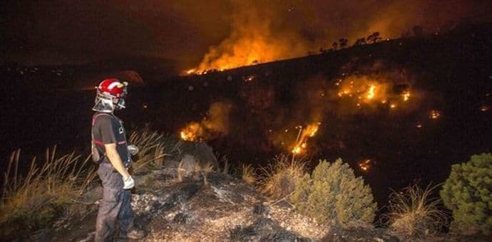 ŠPANIJA: Hiljade hektara u plamenu, evakuisano 3.000 ljudi (VIDEO) ŠPANIJA: Hiljade hektara u plamenu, evakuisano 3.000 ljudi (VIDEO)