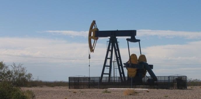 Cijena nafte pala ispod 50 dolara, a proizvodnja i dalje raste Cijena nafte pala ispod 50 dolara, a proizvodnja i dalje raste