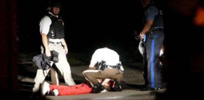 Ferguson: Novi snimak dokazuje da je Tyrone Harris imao pištolj Ferguson: Novi snimak dokazuje da je Tyrone Harris imao pištolj