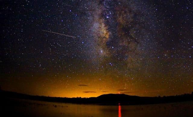 Zamislite želju: Večeras nas očekuje kiša "zvijezda padalica" Zamislite želju: Večeras nas očekuje kiša "zvijezda padalica"