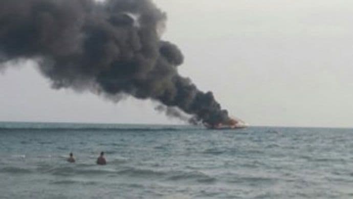 Izgorjela jahta vlasnika „Rokšpeda“ Izgorjela jahta vlasnika „Rokšpeda“