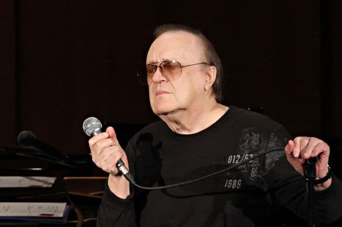 Arsen Dedić kritično: Zadnja 24 sata stanje mu se pogoršalo Arsen Dedić kritično: Zadnja 24 sata stanje mu se pogoršalo