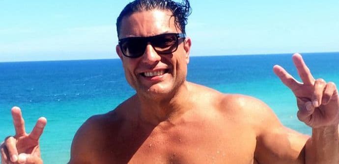 Veliki latino zavodnik u 55. godini ima besprjekorne mišiće! Veliki latino zavodnik u 55. godini ima besprjekorne mišiće!