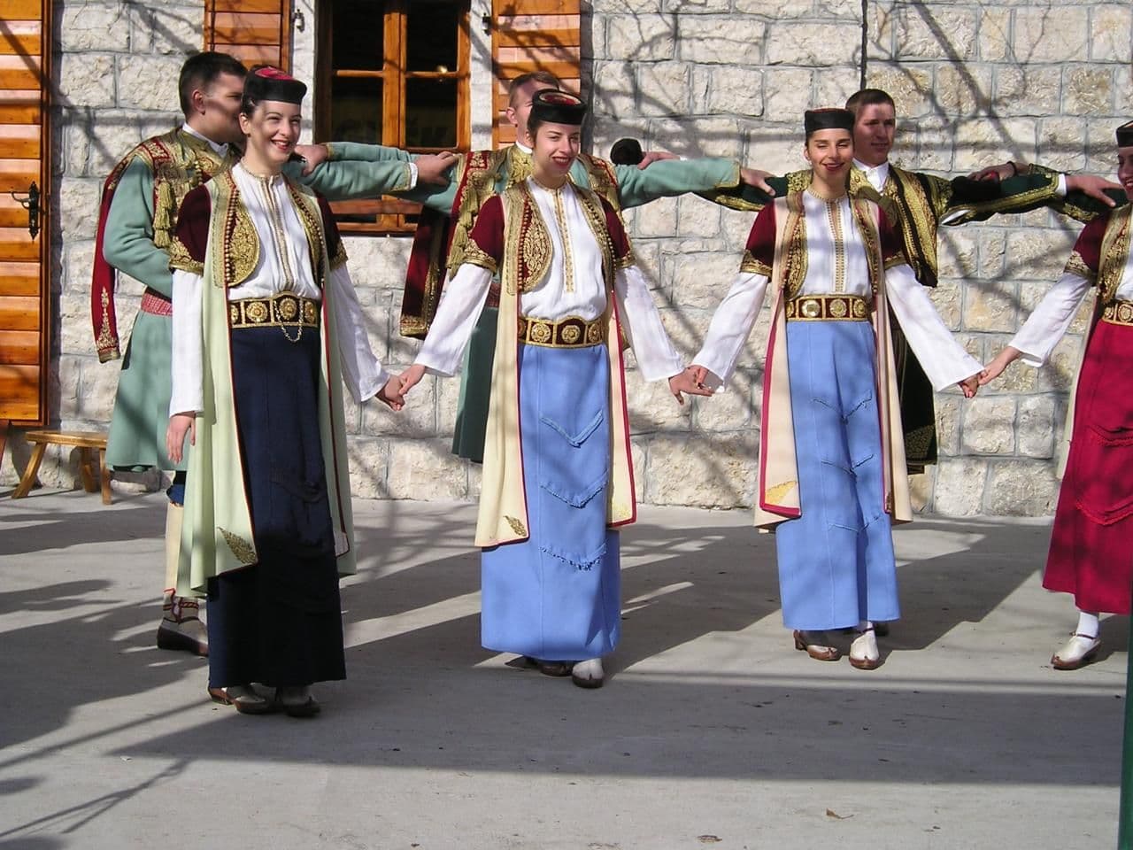 Njeguški vikend: Nastupaju Perper, Alen Islamović, pljevaljski tamburaši, guslari... Njeguški vikend: Nastupaju Perper, Alen Islamović, pljevaljski tamburaši, guslari...