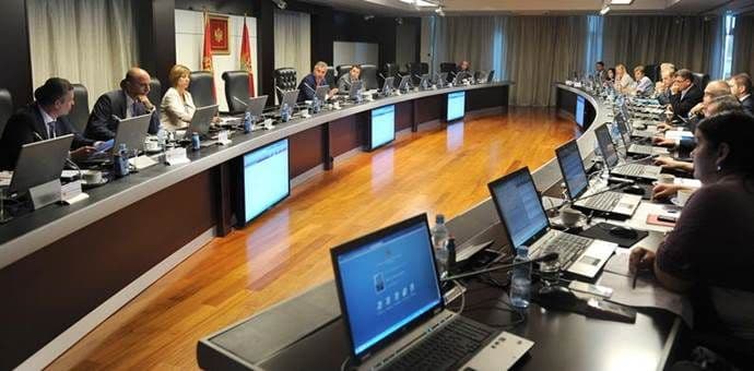 Usvojen prijedlog ugovora o prodaji 56% akcija Instituta u Igalu za 10 miliona eura Usvojen prijedlog ugovora o prodaji 56% akcija Instituta u Igalu za 10 miliona eura