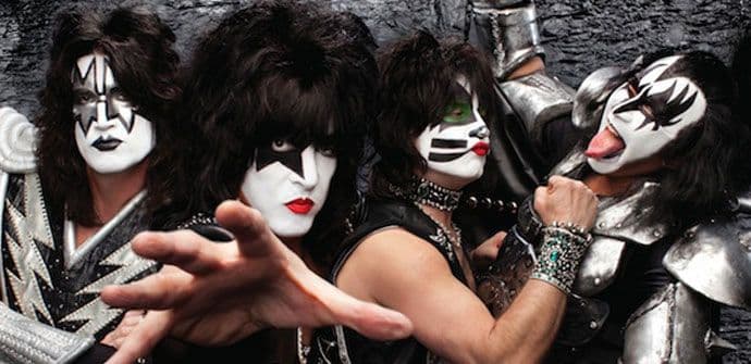 Policija pretresla kuću frontmena grupe "Kiss" Policija pretresla kuću frontmena grupe "Kiss"