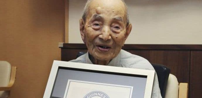 Najstariji muškarac na svijetu dobio Ginisov sertifikat Najstariji muškarac na svijetu dobio Ginisov sertifikat