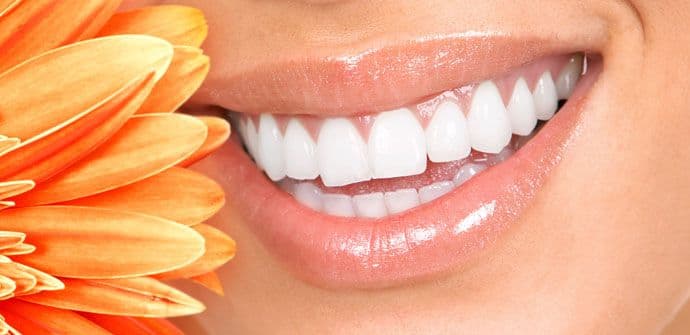 Njegujte zube kao zubar: Jagode za bjelinu, kružno četkanje za higijenu i žvakanje žvake samo 10 minuta Njegujte zube kao zubar: Jagode za bjelinu, kružno četkanje za higijenu i žvakanje žvake samo 10 minuta