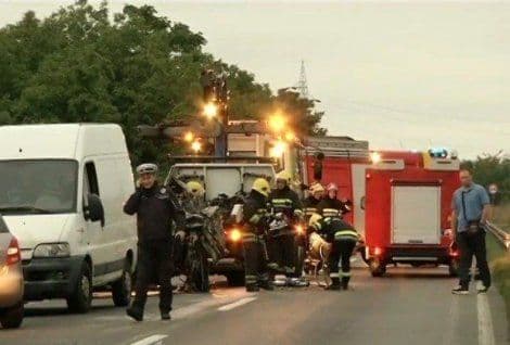 Ljekari pronašli potpuno ugljenisana tijela u kolima na Petlovom brdu Ljekari pronašli potpuno ugljenisana tijela u kolima na Petlovom brdu