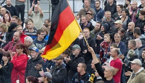 BERLIN: Policija rastjerala desničare koji su prostestvovali zbog izbjeglica BERLIN: Policija rastjerala desničare koji su prostestvovali zbog izbjeglica