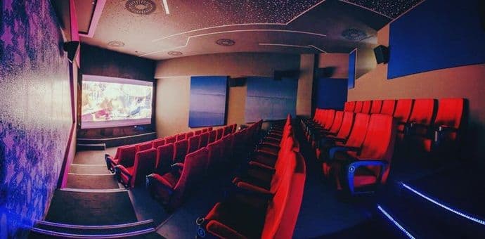 CADMUS CINEPLEX MEGA PROMET: Špijunska filmska atmosfera u Budvi CADMUS CINEPLEX MEGA PROMET: Špijunska filmska atmosfera u Budvi