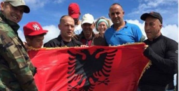 Haradinaj sa albanskom zastavom u Crnoj Gori Haradinaj sa albanskom zastavom u Crnoj Gori